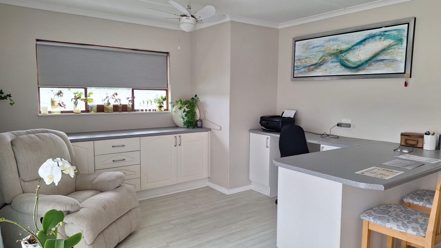 6 Bedroom Property for Sale in Gonubie Eastern Cape